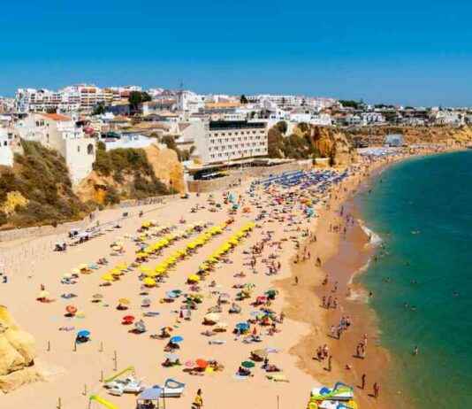 Instagram-Famous Beach Spot Bans Tourists to Avoid Massive Fines news-14082024-105421