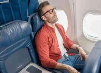 Controversy Erupts as Man Refuses to Give Up Plane Seat for Disabled Couple – Public Opinion Divided news-15092024-124546