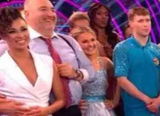 Celeb Fans Notice Tense Moment as Pro Gets Hand Pushed – What Happened? news-13102024-002553