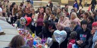 Liam Payne Vigil Draws Crowds in Birmingham: A Tribute to the Singer news-20102024-201656