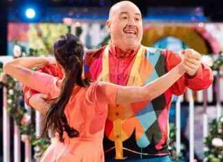 Katya Jones and Seann Walsh Address Fallout Following Controversial ‘Grope’ Incident news-22102024-082330