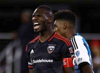 Christian Benteke Outshines Lionel Messi in Prestigious Award Voting news-10112024-151835