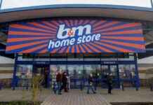 Christmas Gift Exchange Surprises: Couple Buys Each Other’s Gifts in B&M christmas-gift-exchange-surprises-couple-buys-each-others-gifts-in-bm