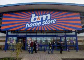 Christmas Gift Exchange Surprises: Couple Buys Each Other’s Gifts in B&M christmas-gift-exchange-surprises-couple-buys-each-others-gifts-in-bm