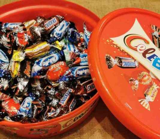 Petition Gains Hundreds of Signatures for Return of Celebrations Chocolate After 13 Years petition-gains-hundreds-of-signatures-for-return-of-celebrations-chocolate-after-13-years