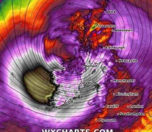 Historic Storm Eowyn: 90mph Gales on Red Weather Maps historic-storm-eowyn-90mph-gales-on-red-weather-maps