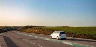 Warning for Brits in Spain: New Red Line Road Rule & Fine warning-for-brits-in-spain-new-red-line-road-rule-fine