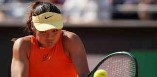 Emma Raducanu dominates clay court with straight-sets victory at Birmingham Live emma-raducanu-dominates-clay-court-with-straight-sets-victory-at-birmingham-live
