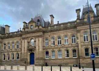 Men charged after police recover firearm in Birmingham stolen car chase men-charged-after-police-recover-firearm-in-birmingham-stolen-car-chase