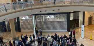 New Birmingham Store Draws Massive Crowds with Early Morning Shoppers – Bullring Chaos new-birmingham-store-draws-massive-crowds-with-early-morning-shoppers-bullring-chaos
