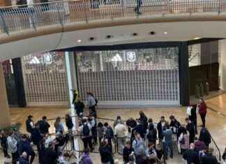 New Birmingham Store Draws Massive Crowds with Early Morning Shoppers – Bullring Chaos new-birmingham-store-draws-massive-crowds-with-early-morning-shoppers-bullring-chaos